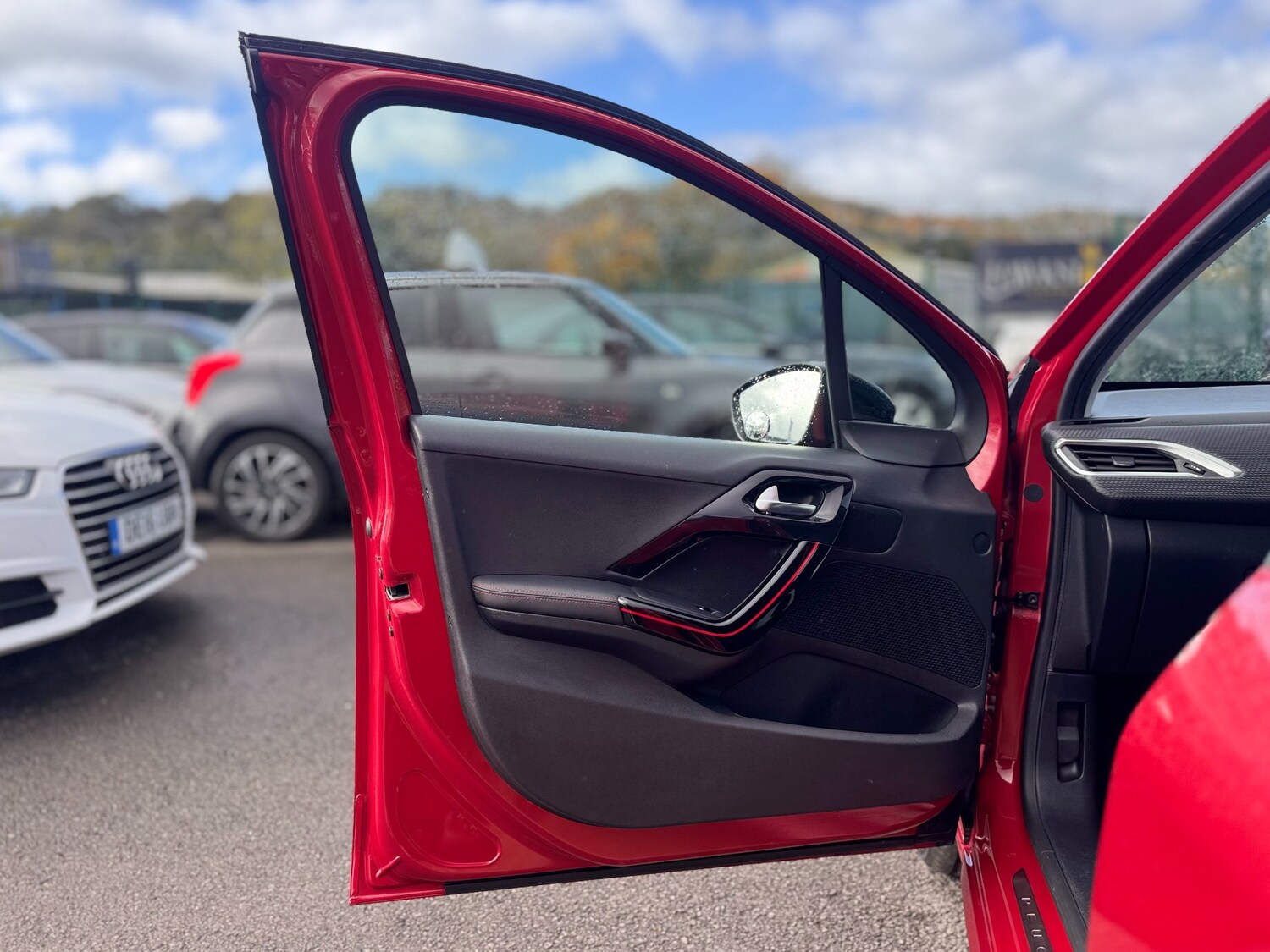 Used Peugeot 208 2015 for sale - 77461366: Photo 43