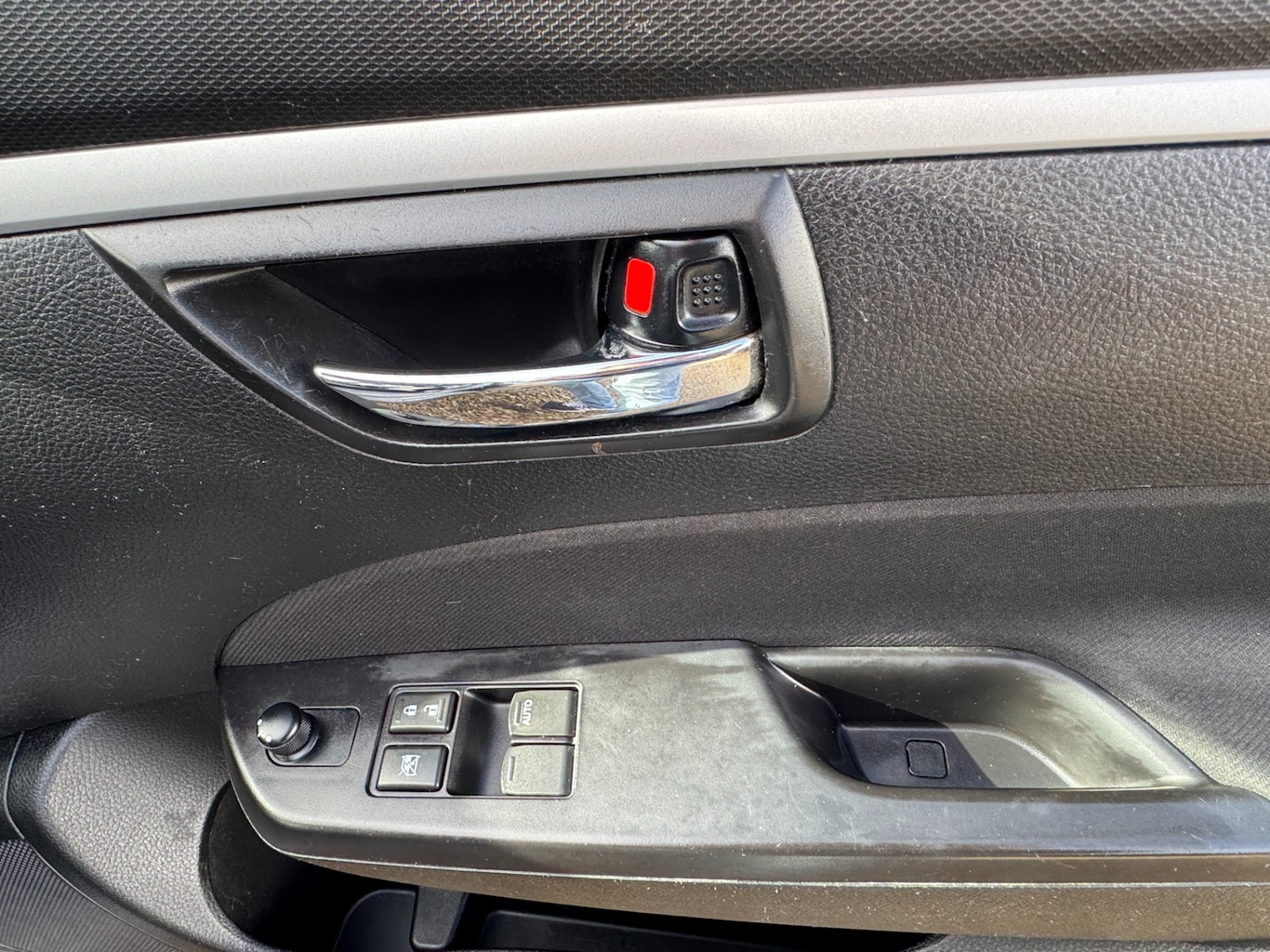 Used Suzuki Swift 2015 for sale - 77558412: Photo 26