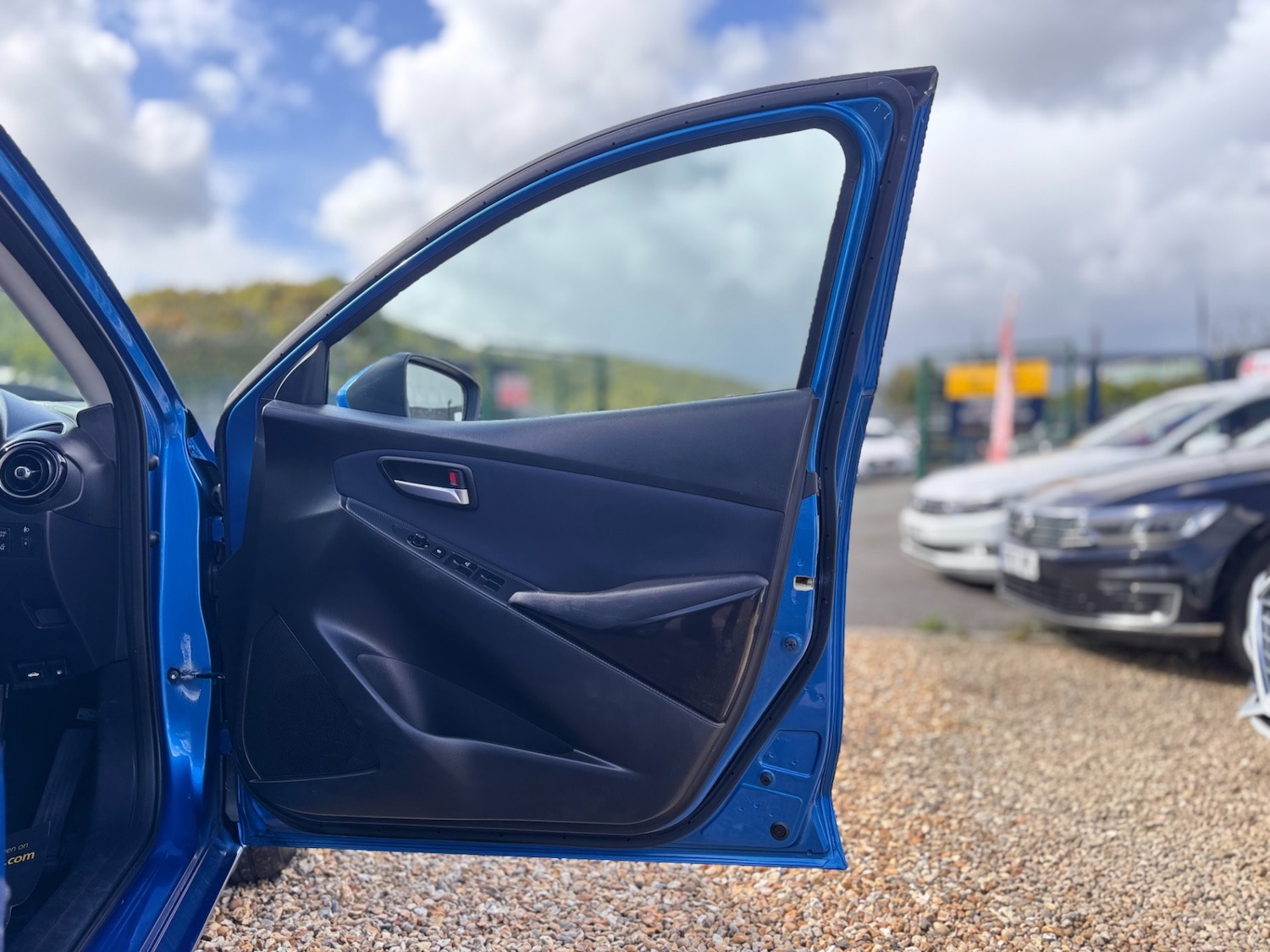 Used Mazda Mazda2 2015 for sale - 77803124: Photo 25