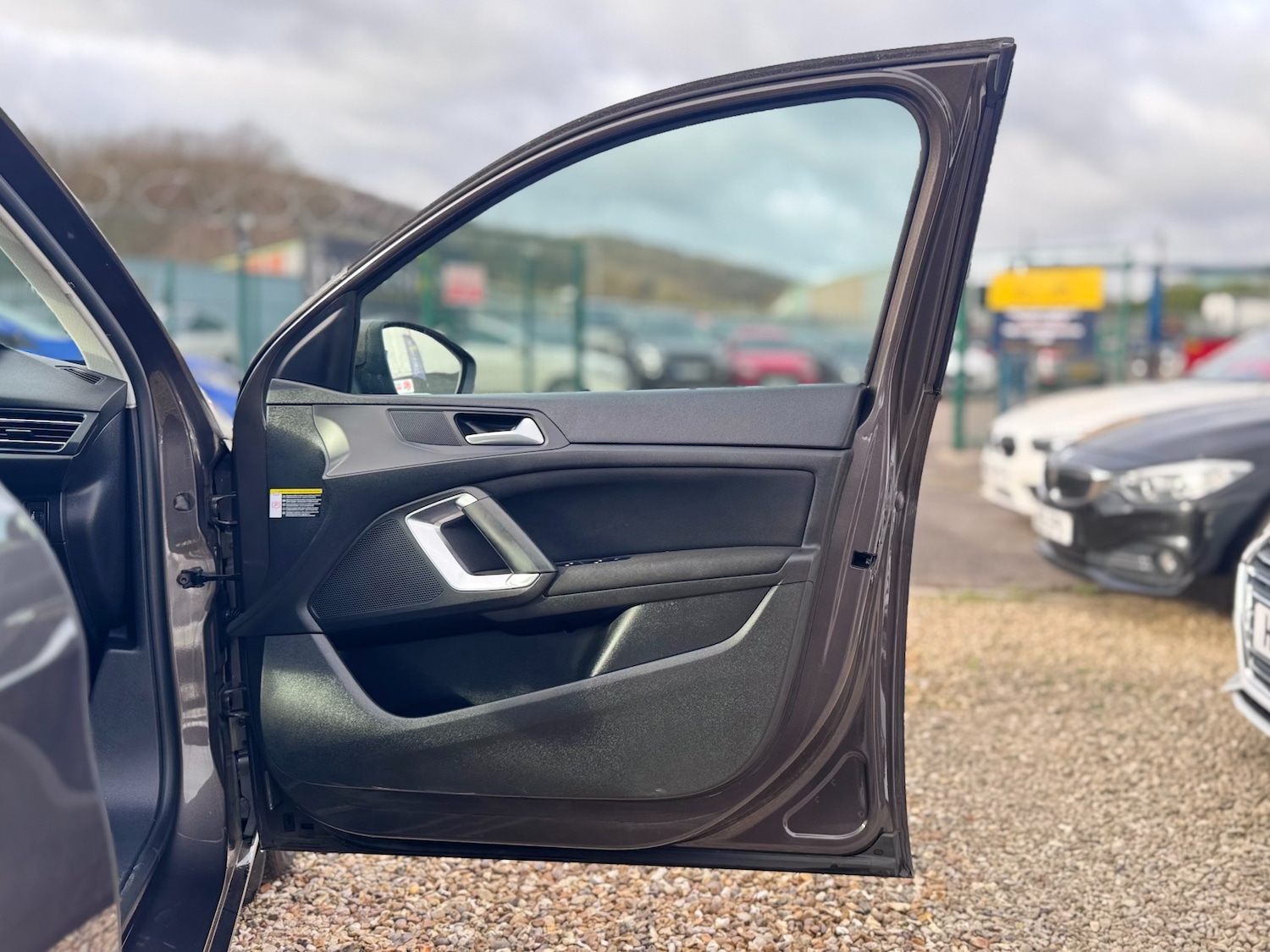 Used Peugeot 308 2014 for sale - 77087756: Photo 25