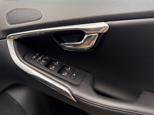 Used Volvo V40 2018 for sale - 76193491: Photo 25