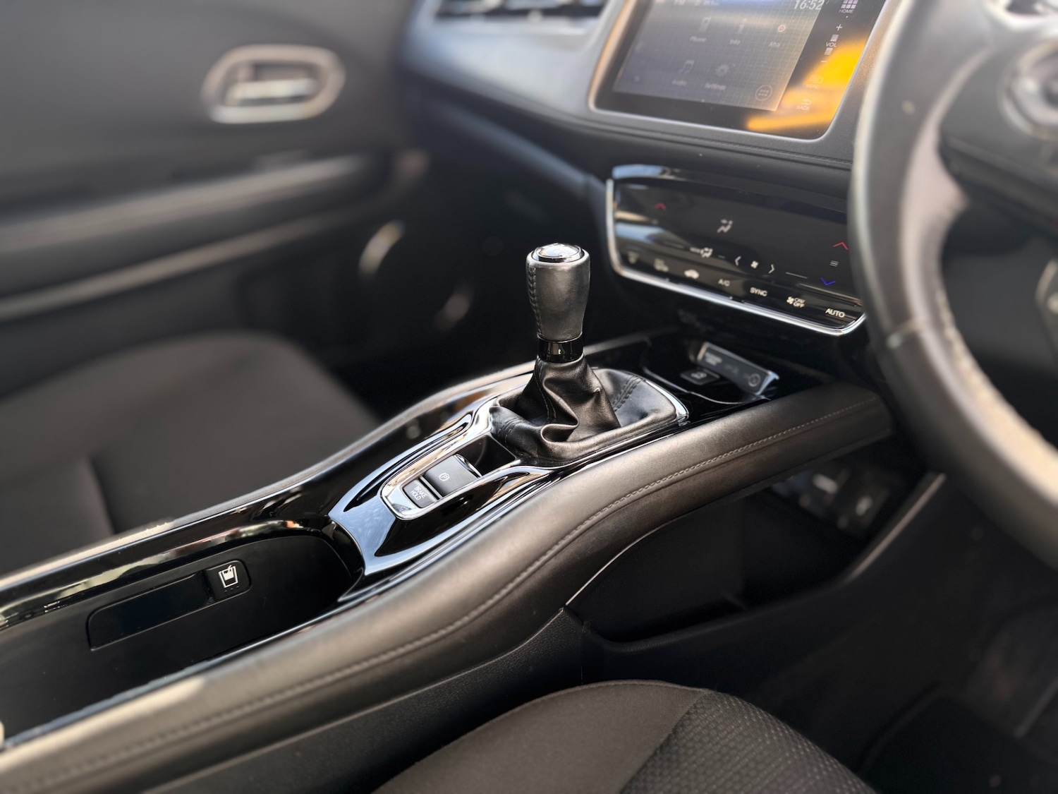 Used Honda HR-V 2017 for sale - 76766036: Photo 36