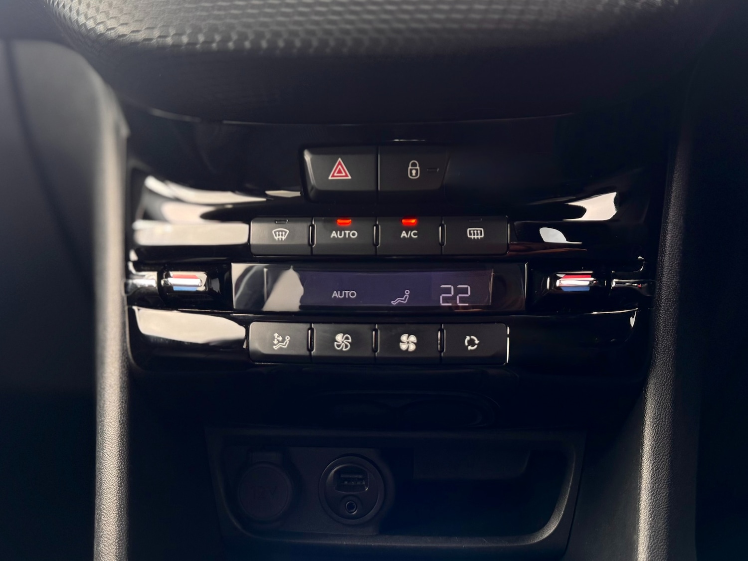 Used Peugeot 208 2015 for sale - 76384294: Photo 36