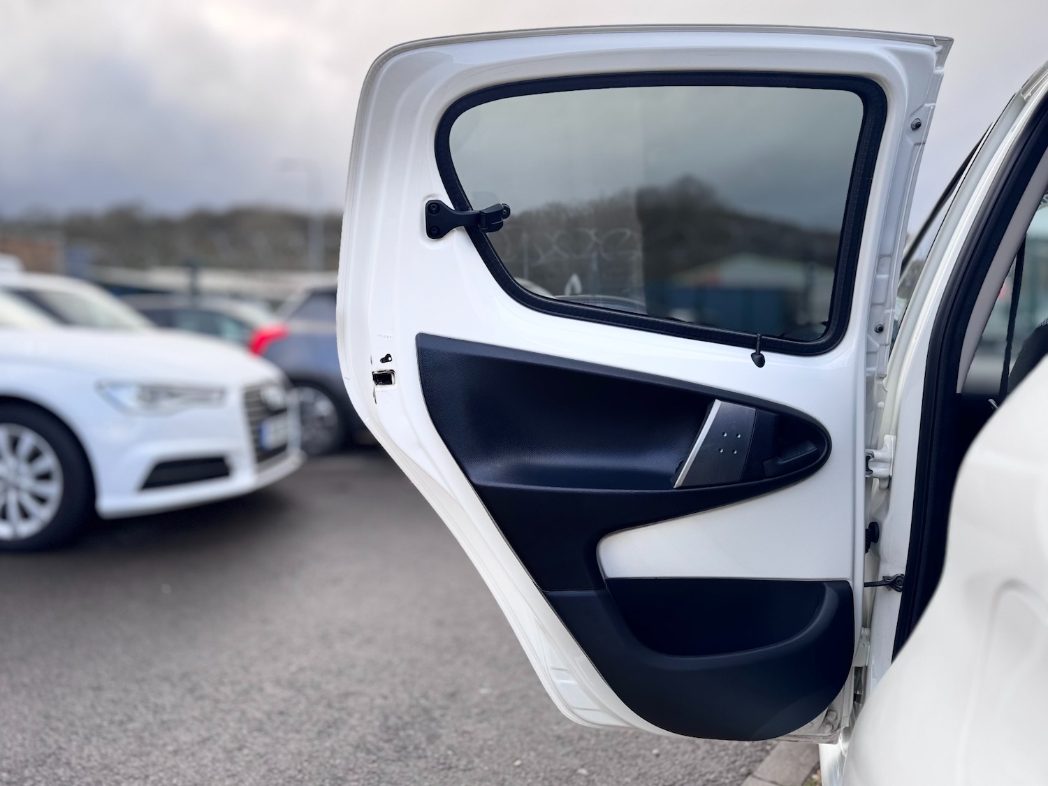 Used Toyota AYGO 2014 for sale - 76947184: Photo 25