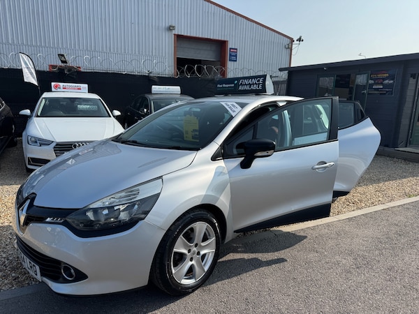 Used Renault Clio 2014 for sale - 76234943: Photo 40