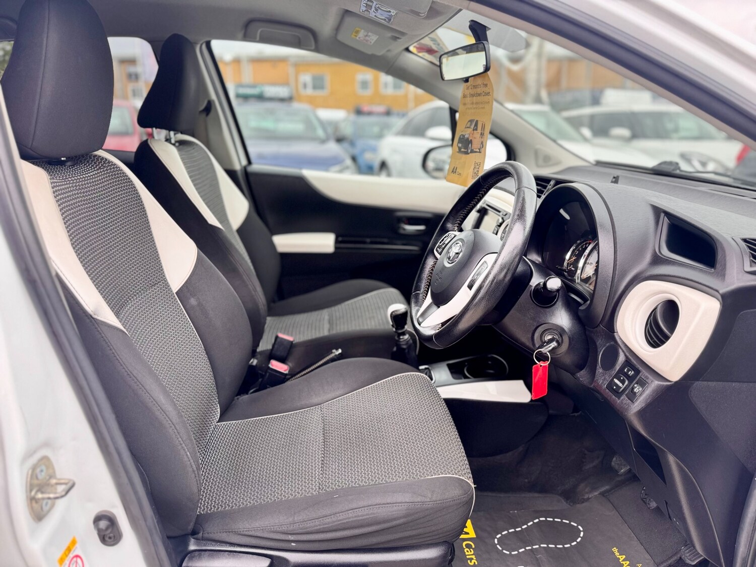 Used Toyota Yaris 2013 for sale - 77578821: Photo 9