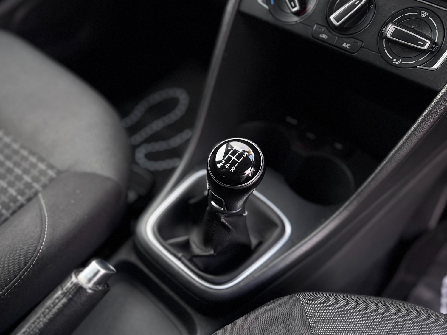 Used Volkswagen Polo 2015 for sale - 77404780: Photo 35