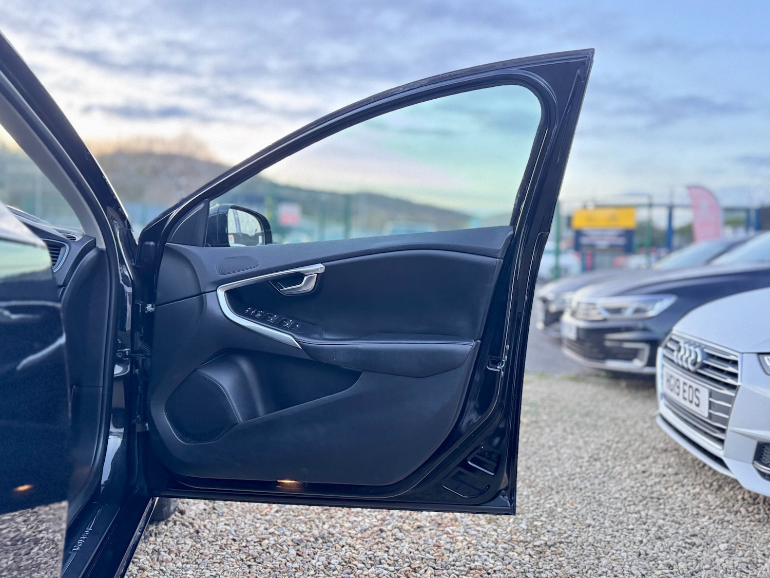 Used Volvo V40 2015 for sale - 76949418: Photo 25