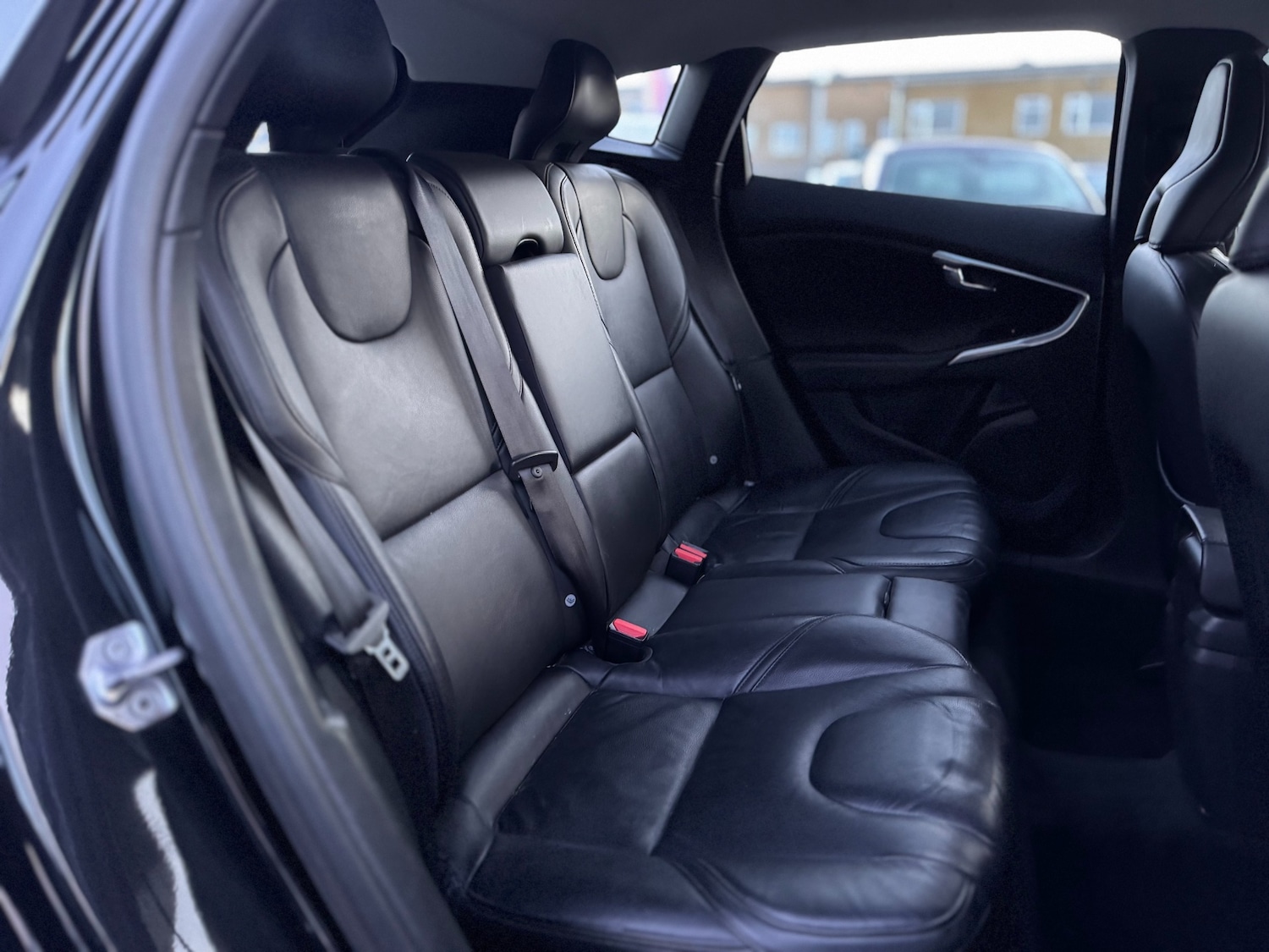 Used Volvo V40 2015 for sale - 76949418: Photo 38