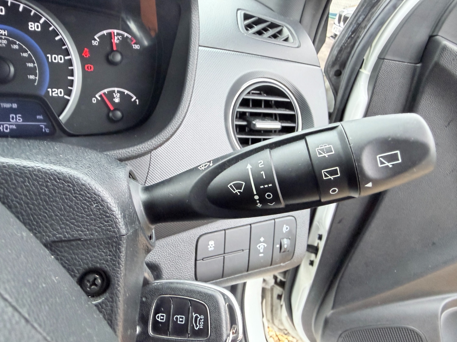 Used Hyundai i10 2018 for sale - 77760855: Photo 29