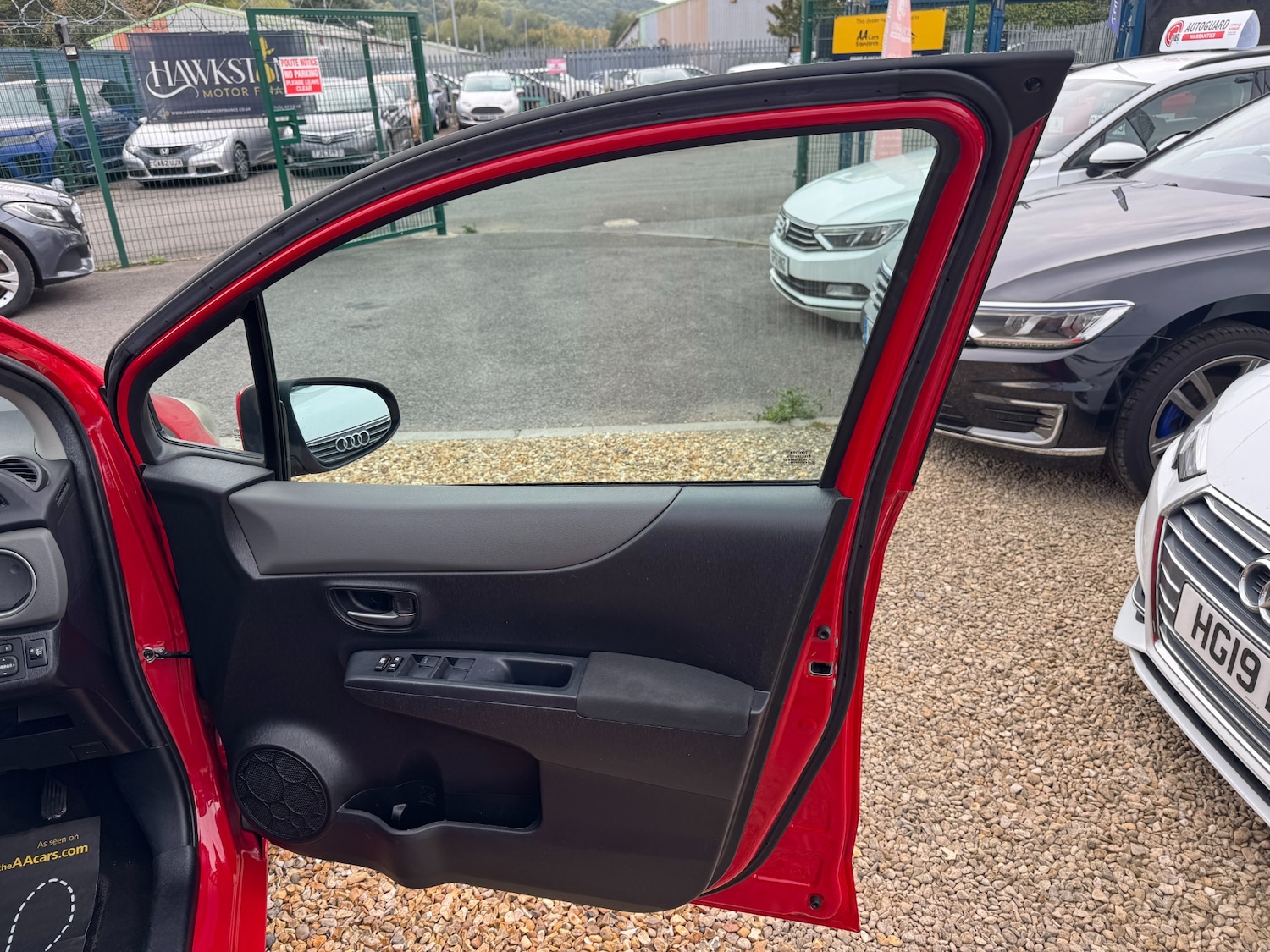 Used Toyota Yaris 2014 for sale - 76159261: Photo 23