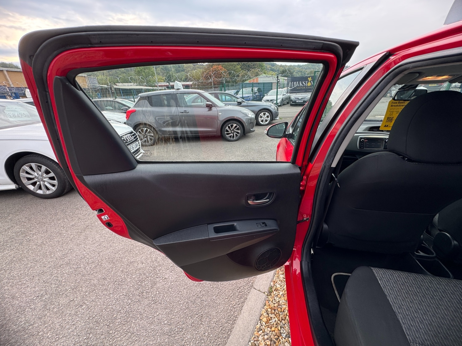 Used Toyota Yaris 2014 for sale - 76159261: Photo 37