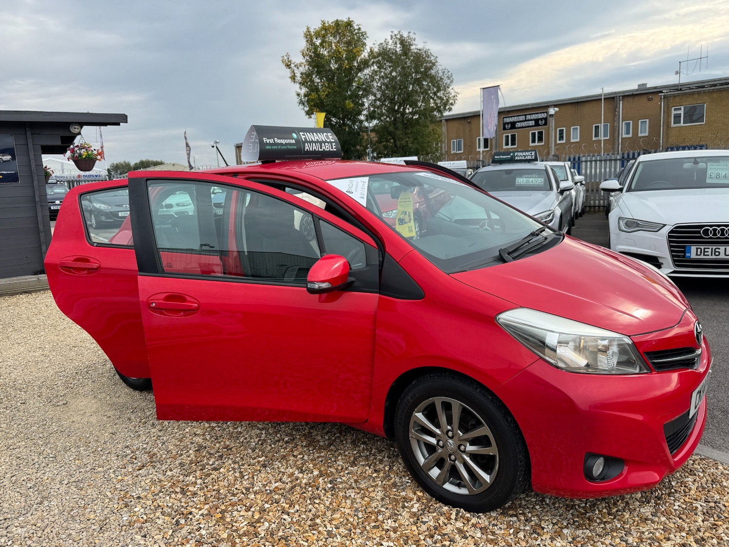 Used Toyota Yaris 2014 for sale - 76159261: Photo 42