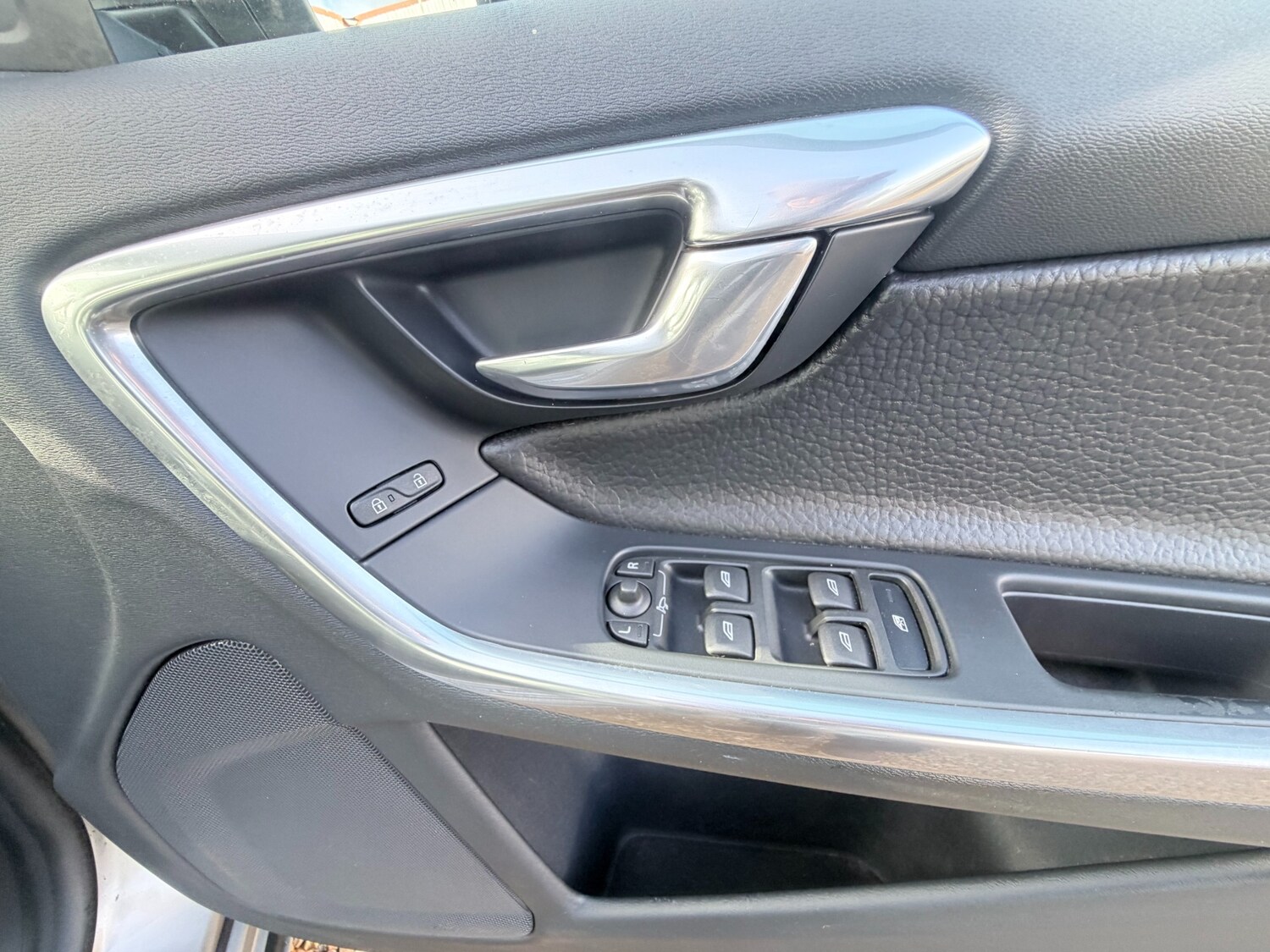 Used Volvo V60 2012 for sale - 77950333: Photo 24