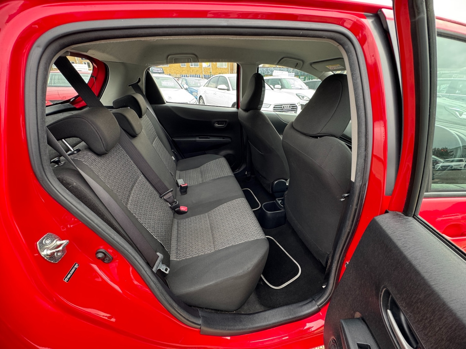 Used Toyota Yaris 2014 for sale - 76681936: Photo 36