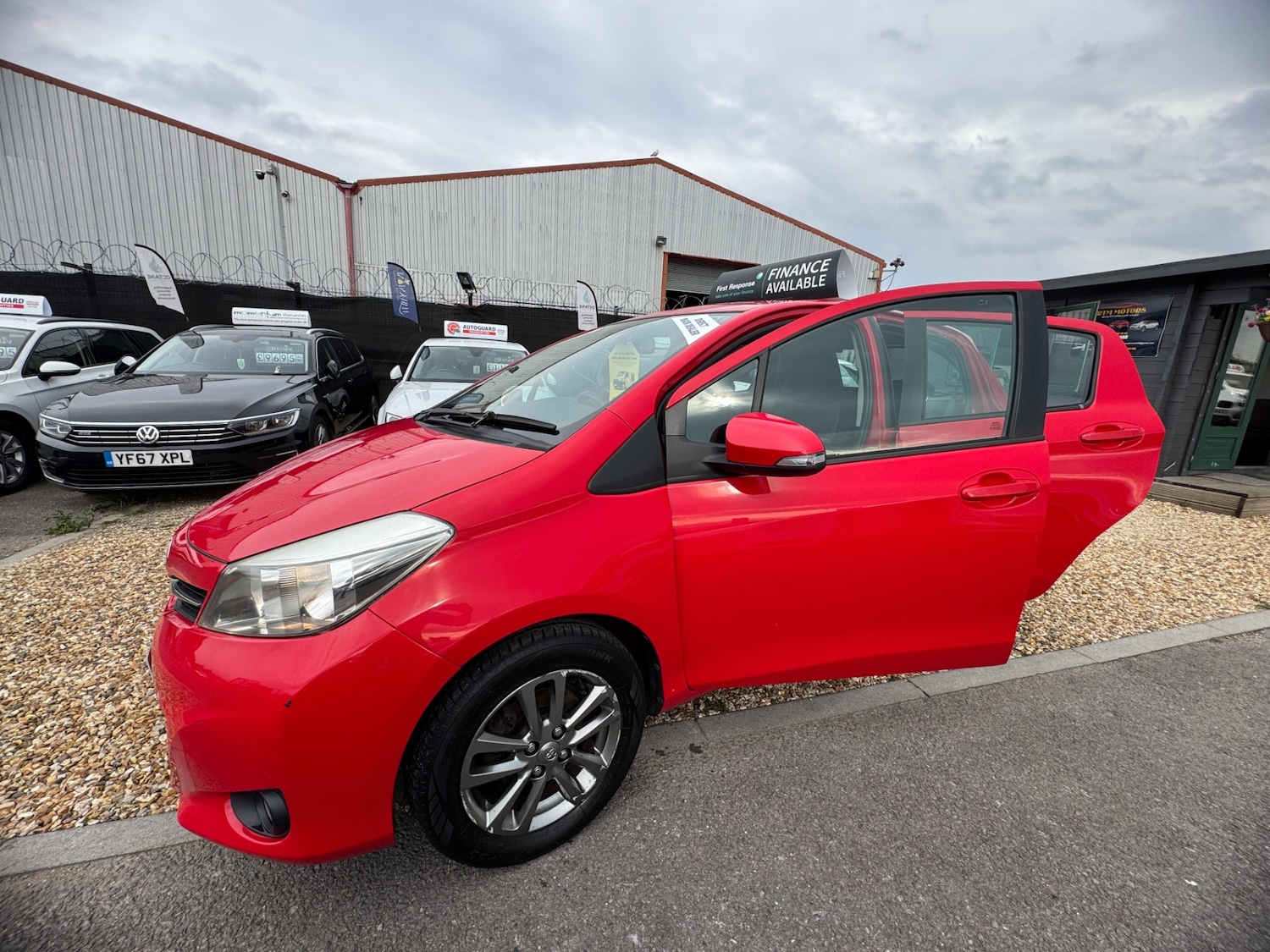 Used Toyota Yaris 2014 for sale - 76681936: Photo 41