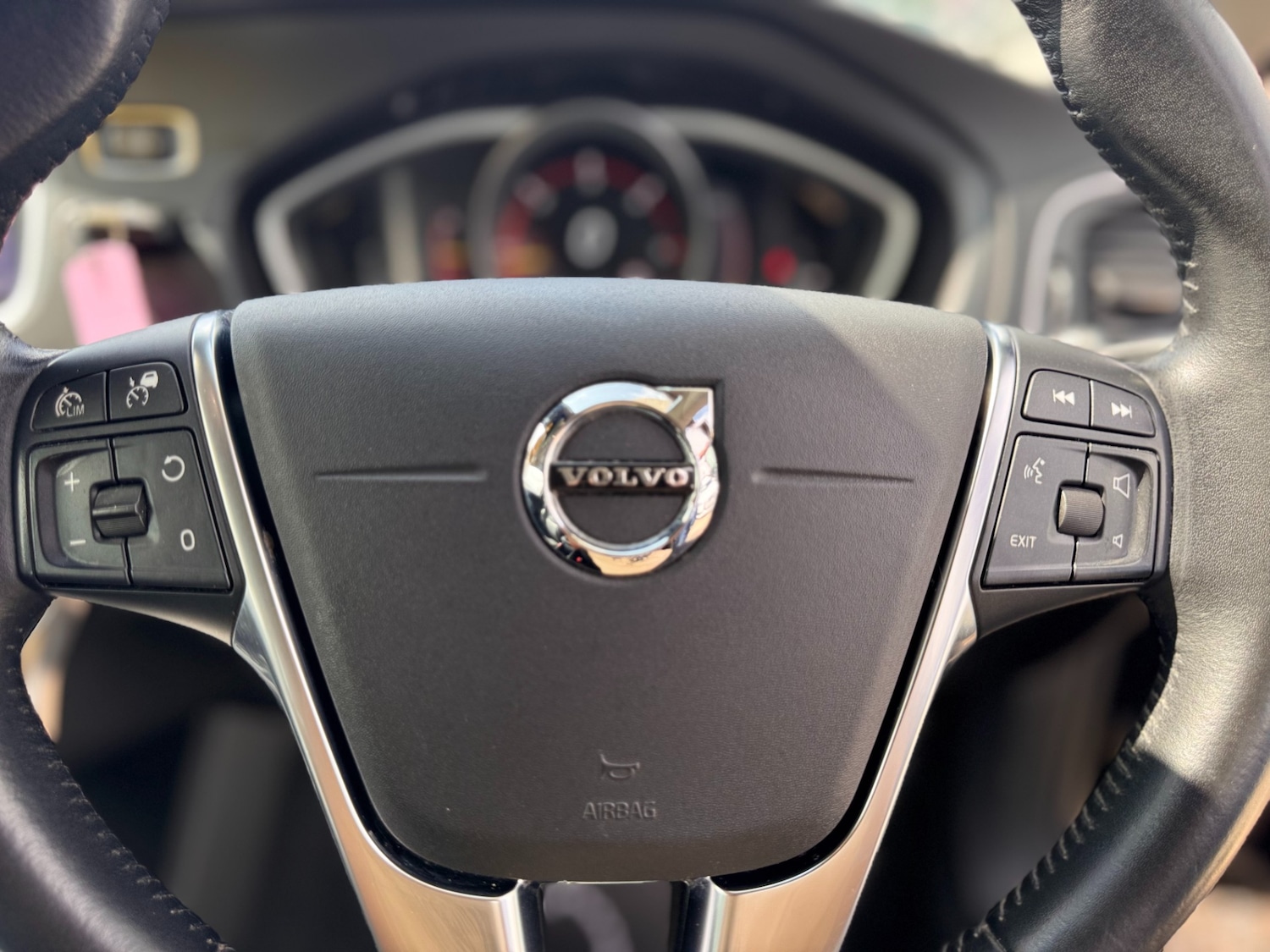 Used Volvo V40 2018 for sale - 76428530: Photo 30