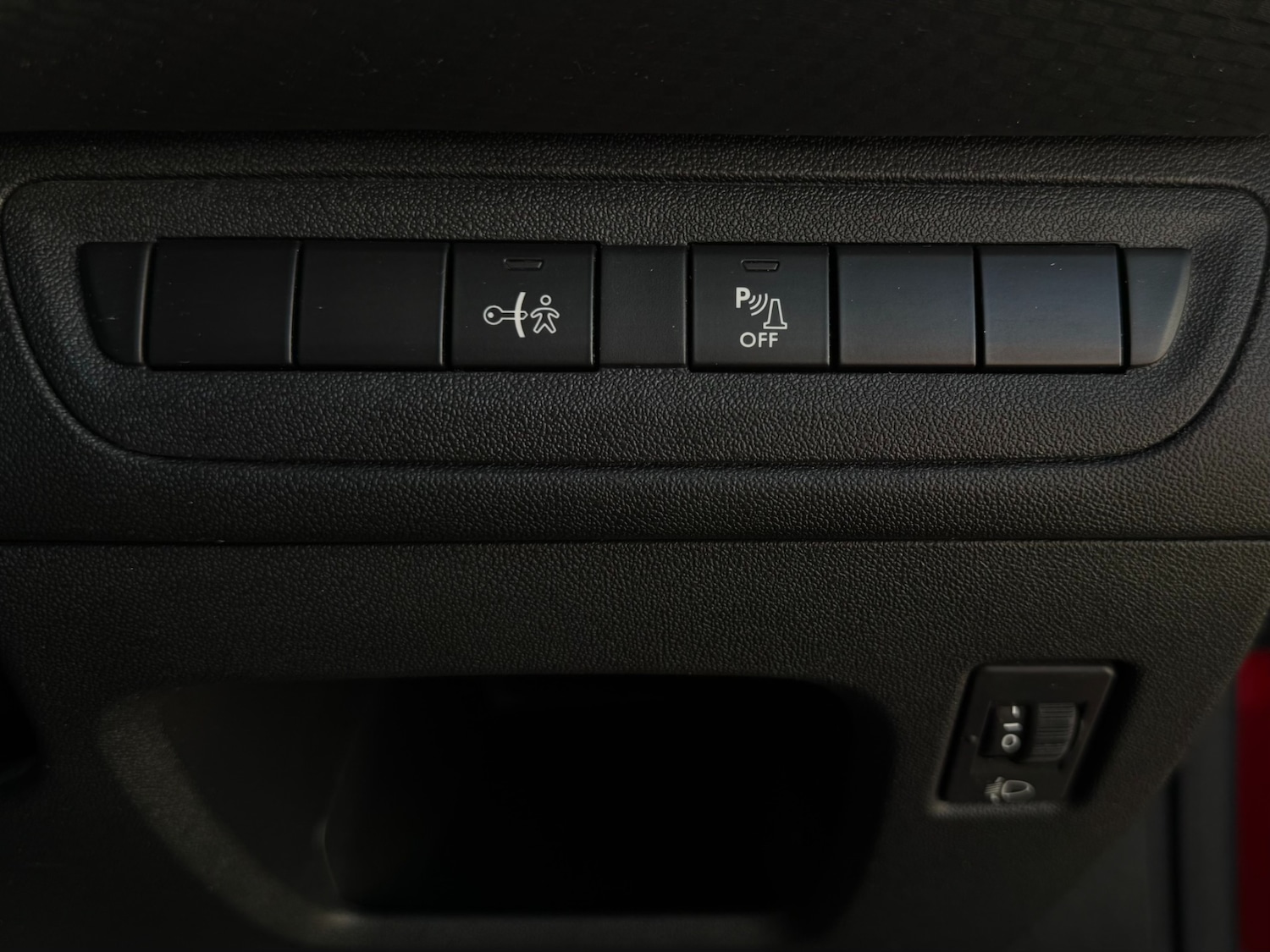 Used Peugeot 208 2018 for sale - 78178024: Photo 27