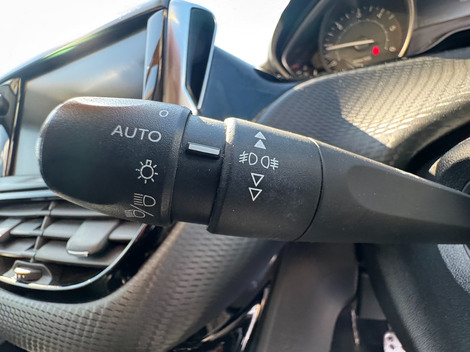 Used Peugeot 208 2018 for sale - 78178024: Photo 32