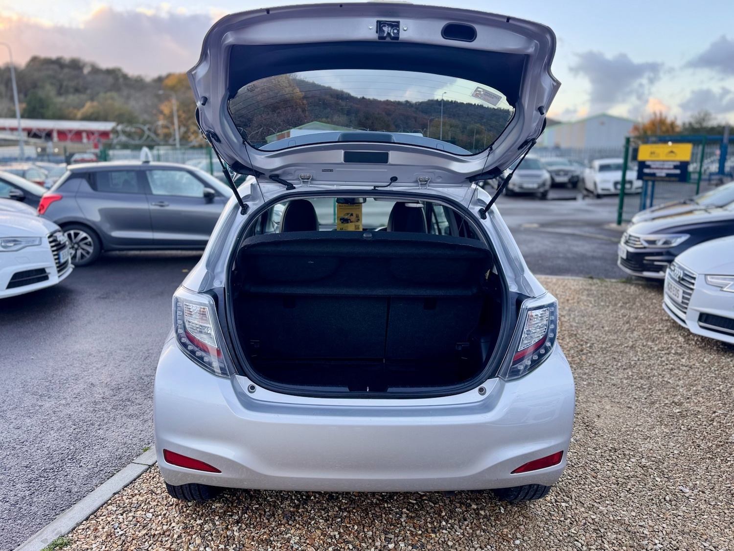 Used Toyota Yaris 2012 for sale - 76451858: Photo 20