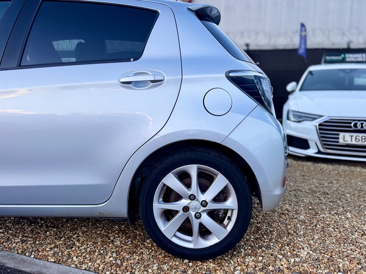 Used Toyota Yaris 2012 for sale - 76451858: Photo 23