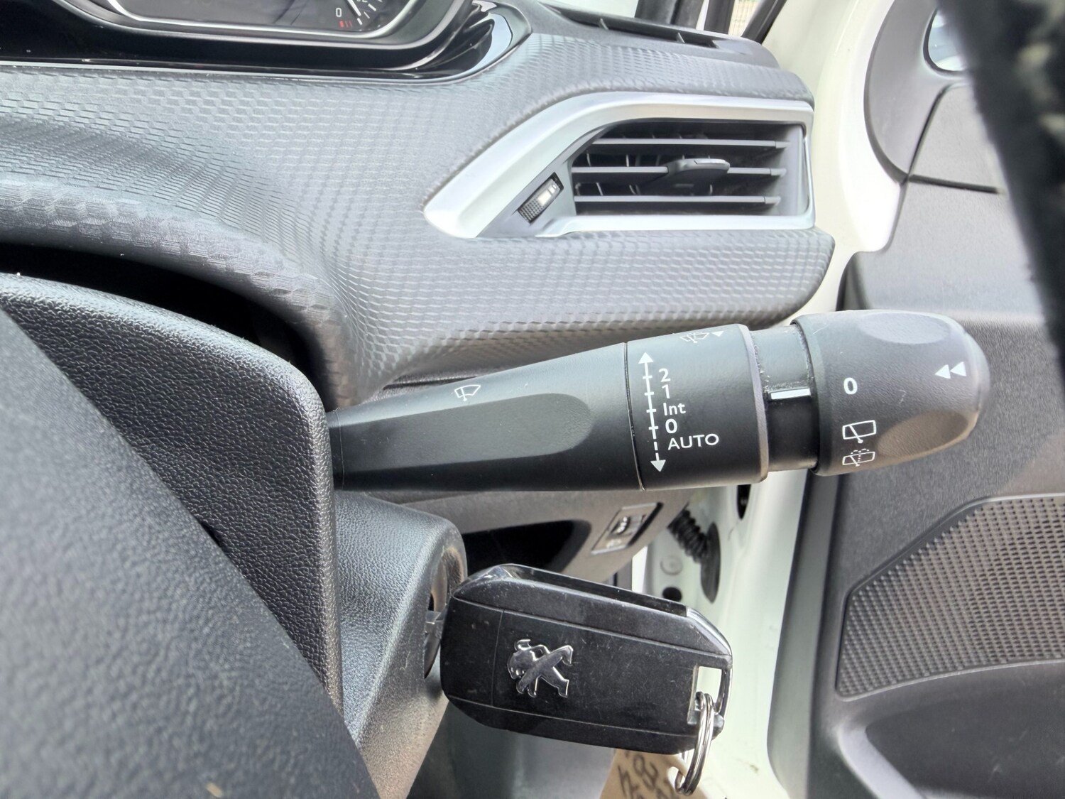 Used Peugeot 208 2016 for sale - 78065531: Photo 28