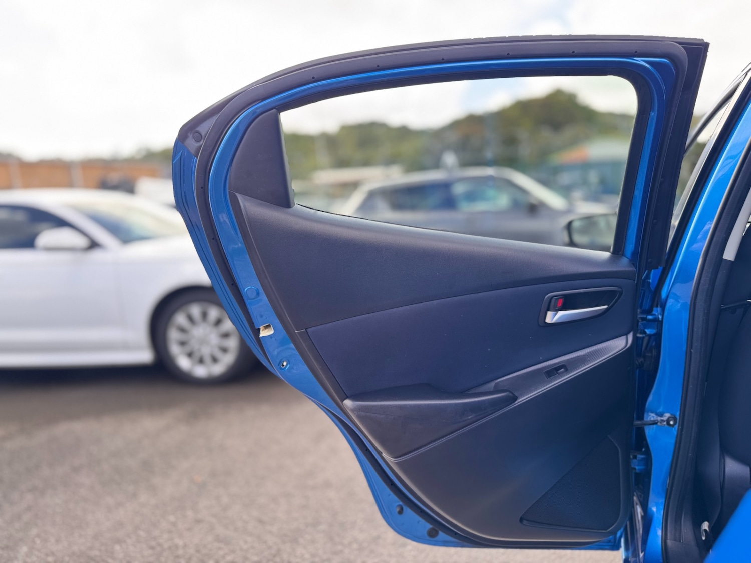 Used Mazda Mazda2 2015 for sale - 77223037: Photo 40