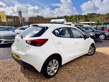 Used Mazda Mazda2 2015 for sale - 76302833: Photo 4