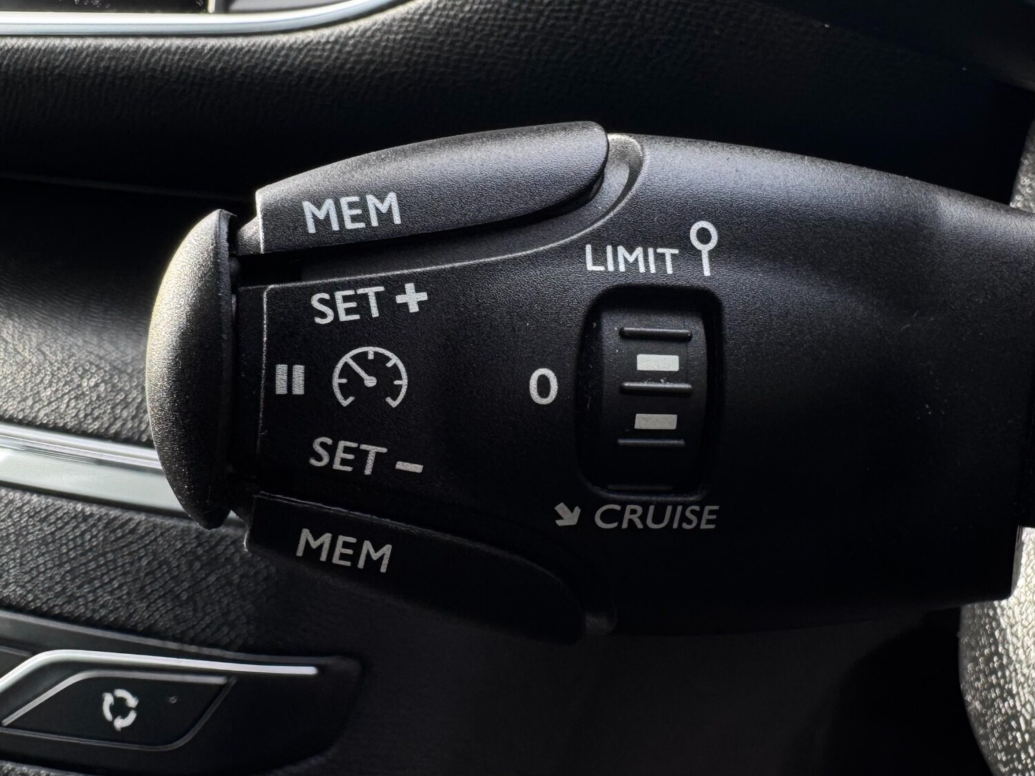 Used Peugeot 308 2014 for sale - 77297330: Photo 31