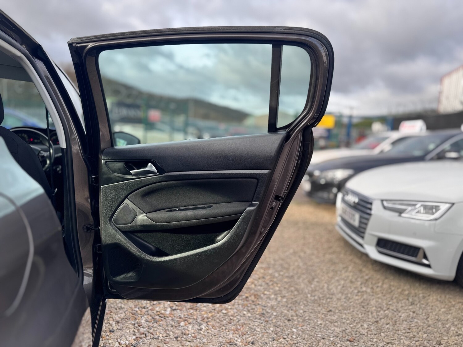 Used Peugeot 308 2014 for sale - 77297330: Photo 38