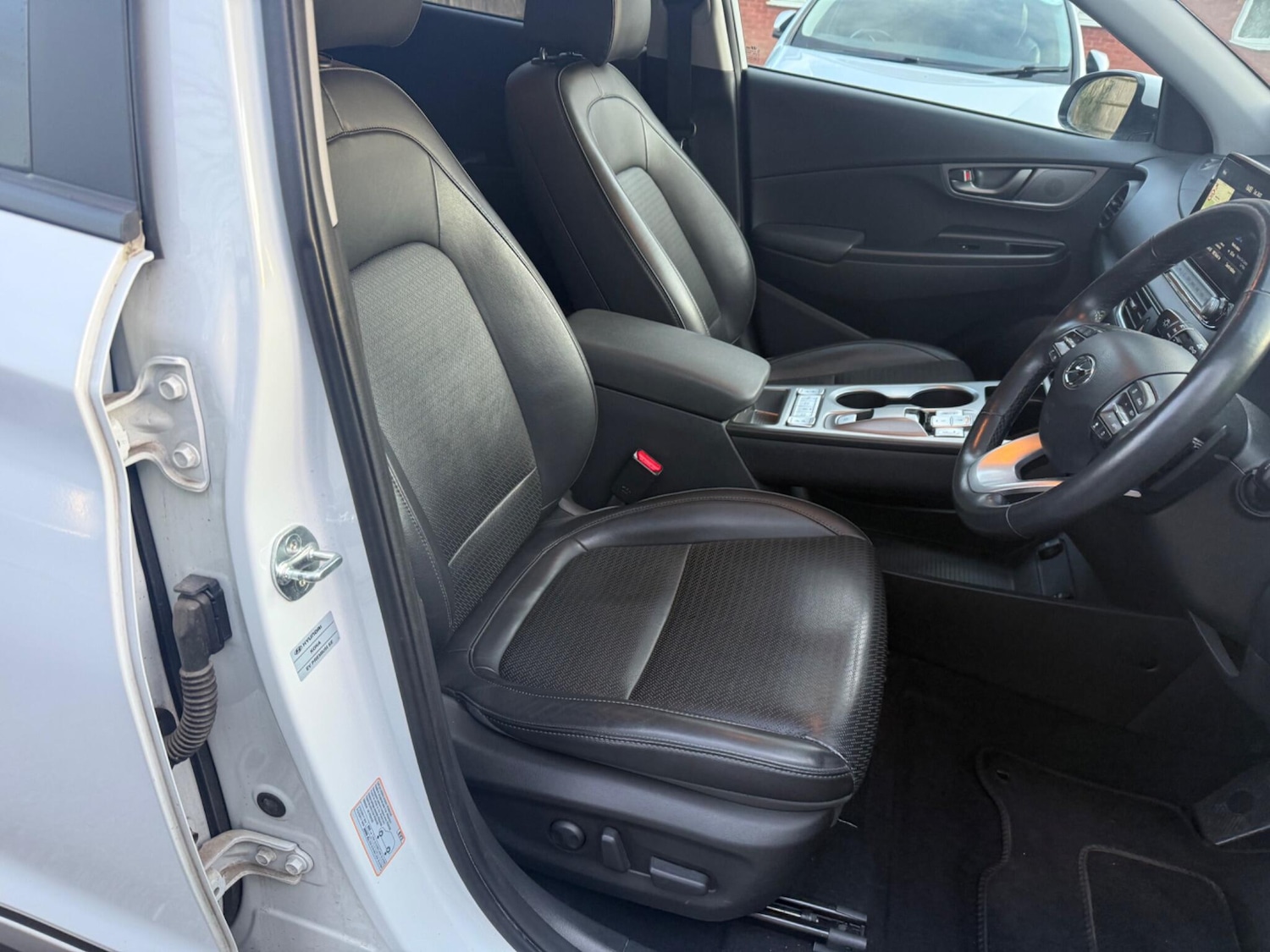 Used Hyundai KONA 2020 for sale - 77315080: Photo 4