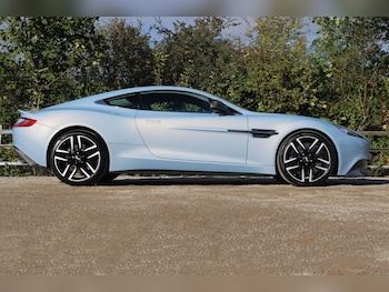 Used Aston Martin Vanquish 2015 for sale - 76189021: Photo