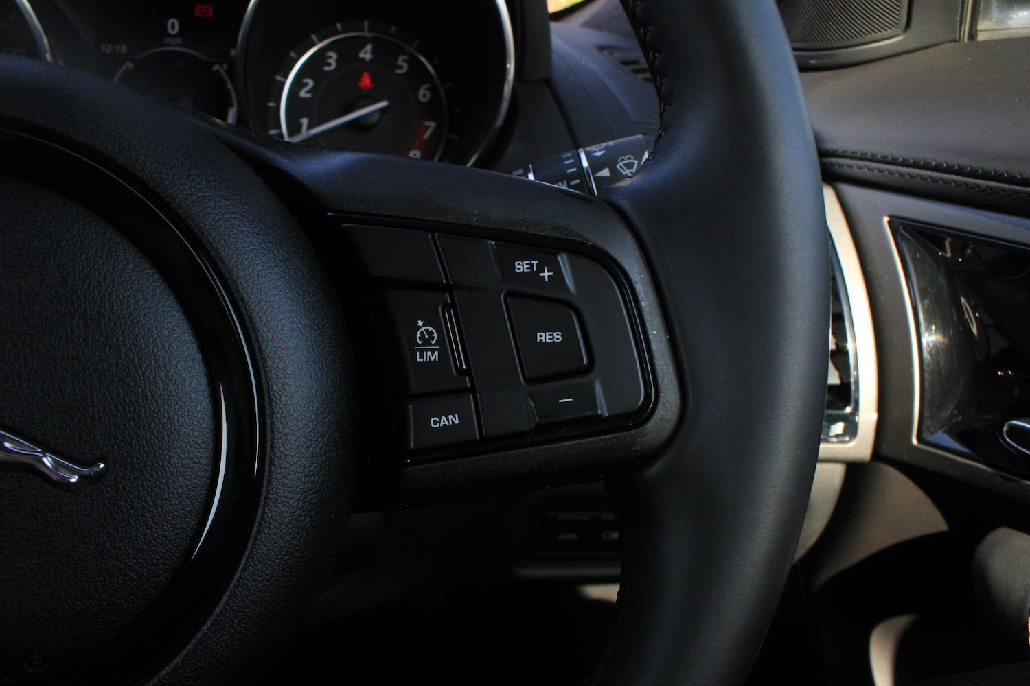 Used Jaguar F-Type 2015 for sale - 77939559: Photo 24