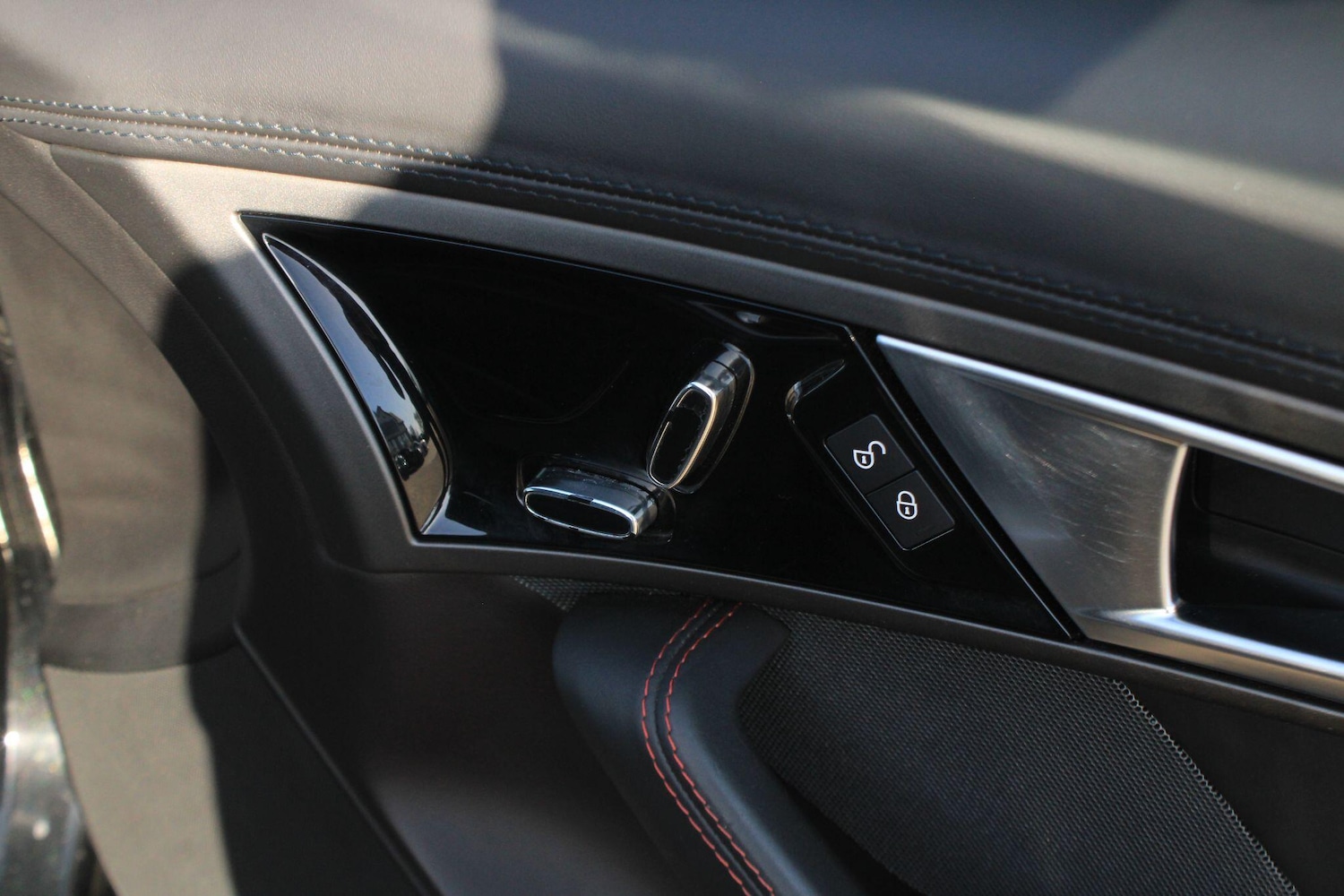 Used Jaguar F-Type 2015 for sale - 77939559: Photo 25