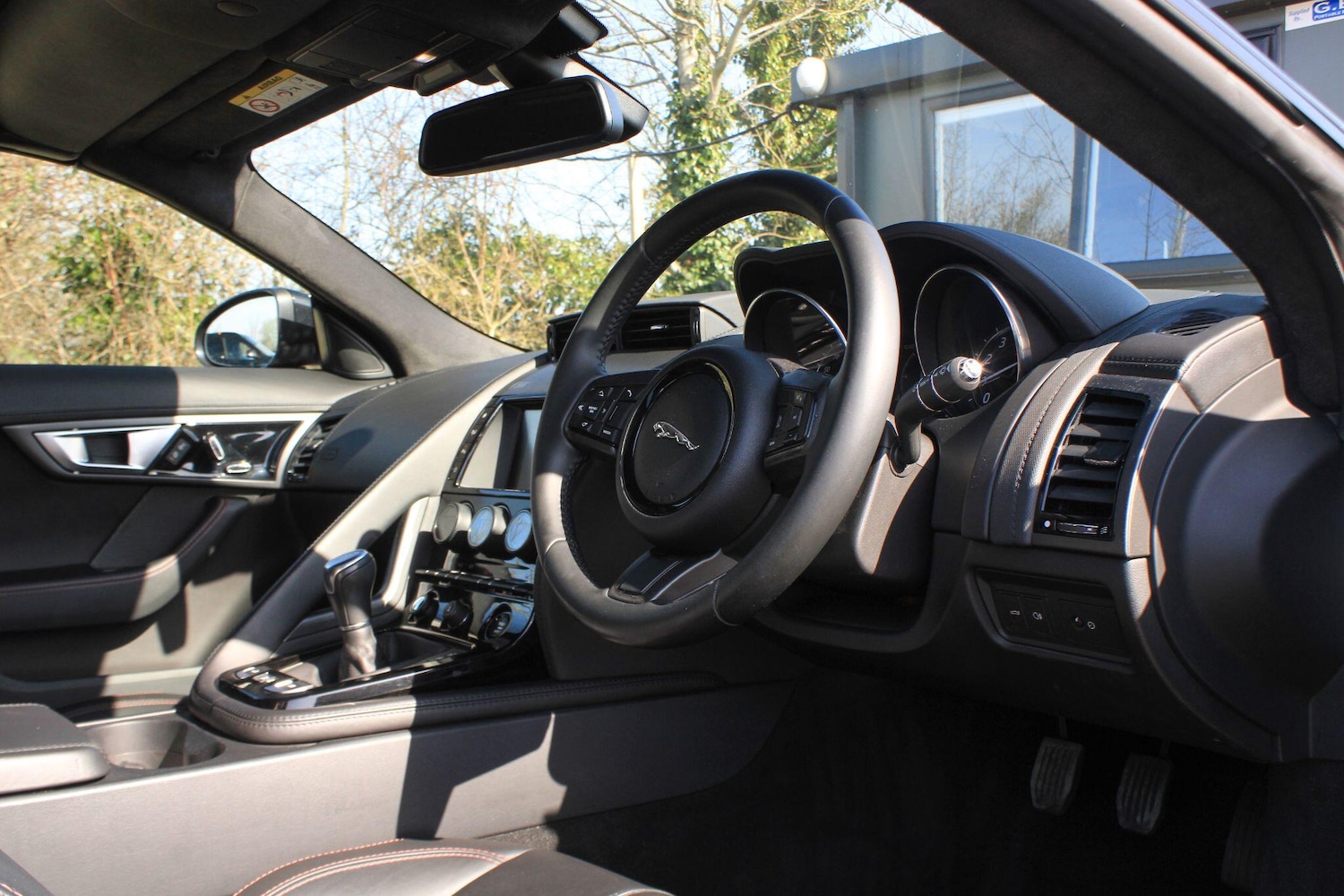 Used Jaguar F-Type 2015 for sale - 77939559: Photo 4