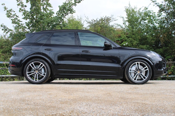 Used Porsche Cayenne 2018 for sale - 75450028: Photo 2