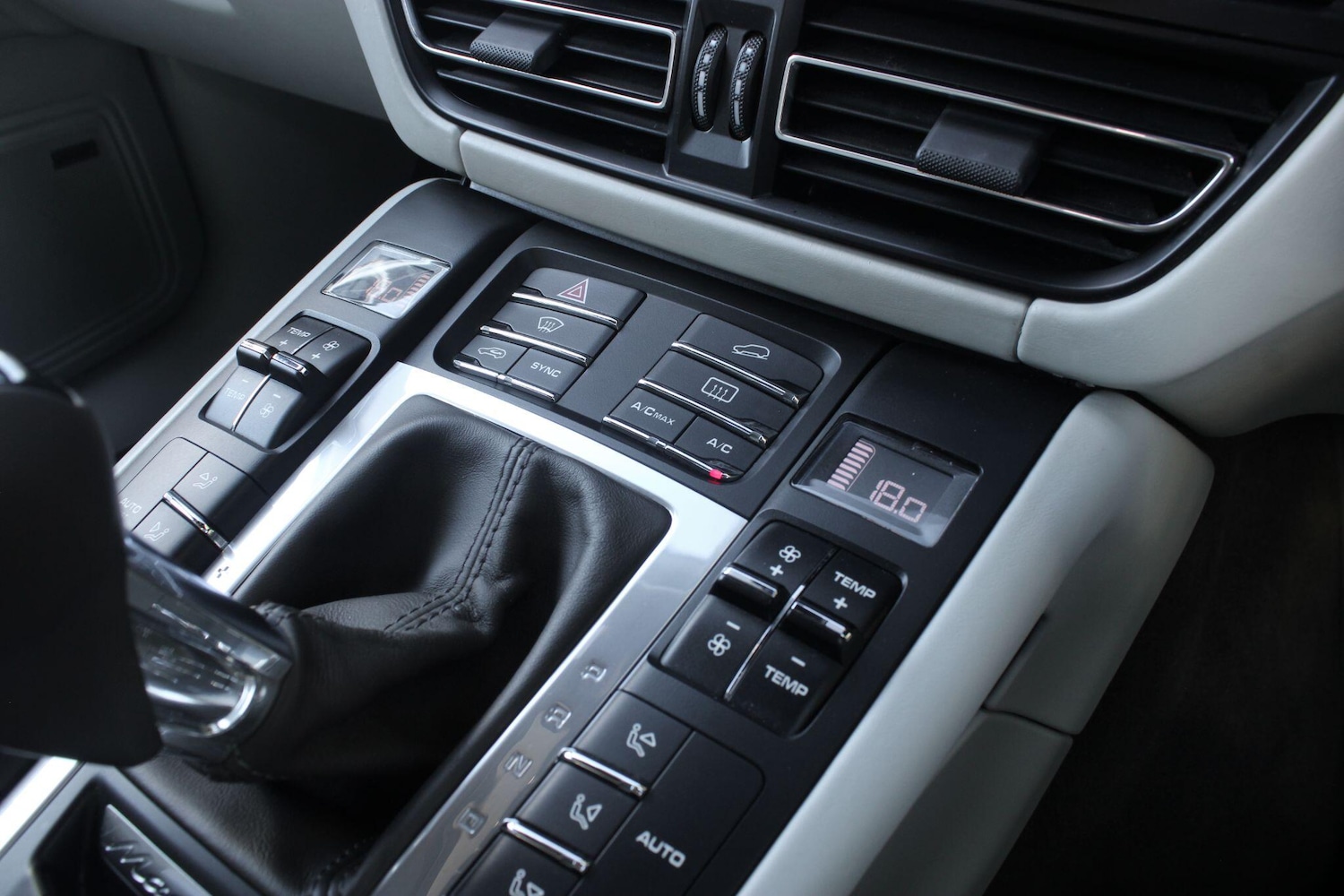 Used Porsche Macan 2018 for sale - 76989914: Photo 22