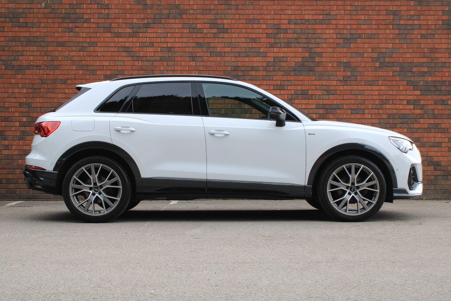 Used Audi Q3 2019 for sale - 76975702: Photo 2