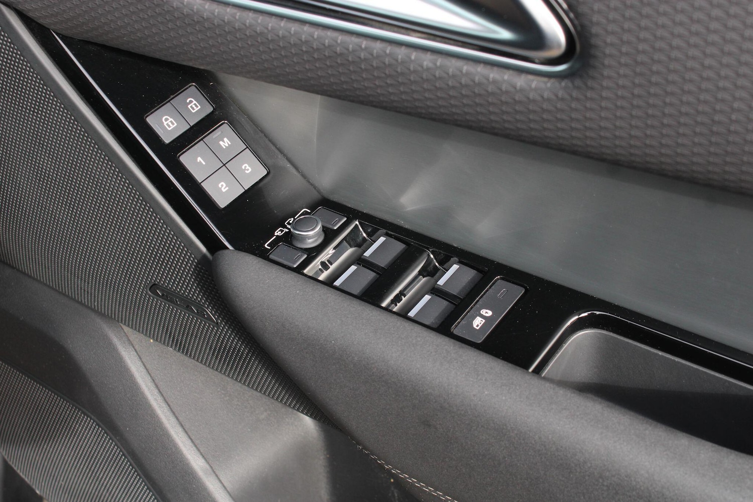 Used Land Rover Range Rover Velar 2023 for sale - 76989675: Photo 37