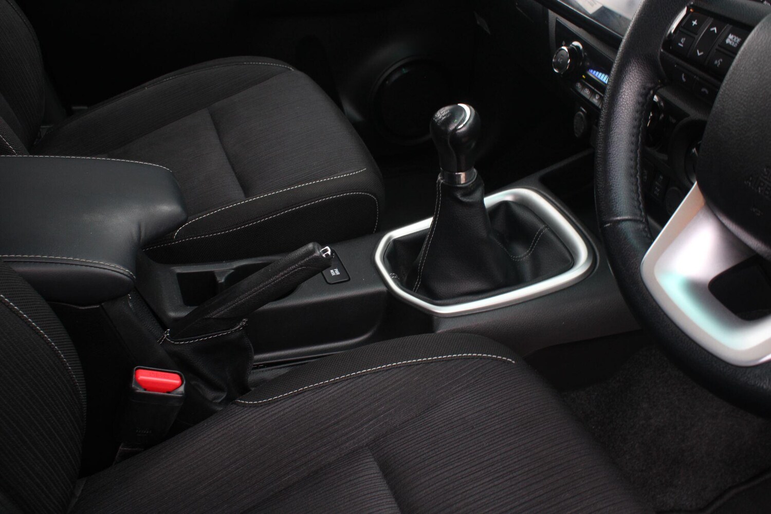 Used Toyota Hilux 2021 for sale - 76238909: Photo 24