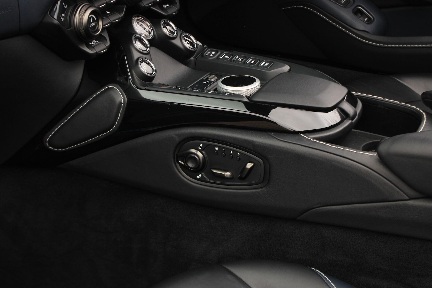 Used Aston Martin Vantage 2023 for sale - 77377481: Photo 36