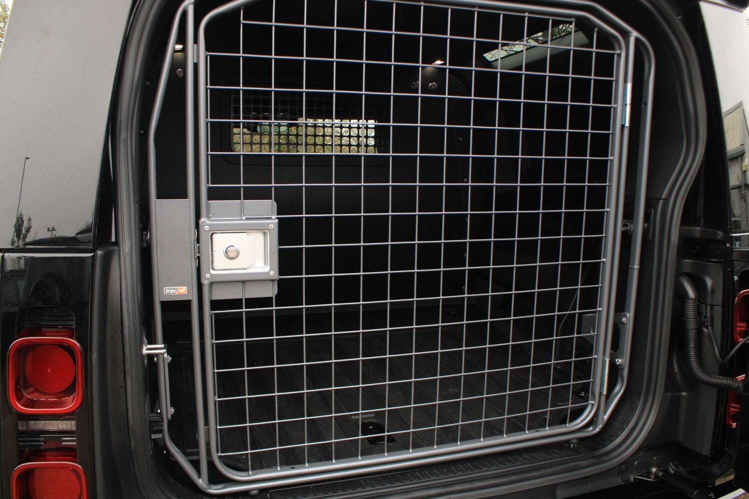 Used Land Rover Defender 90 for sale - 77549806: Photo 11