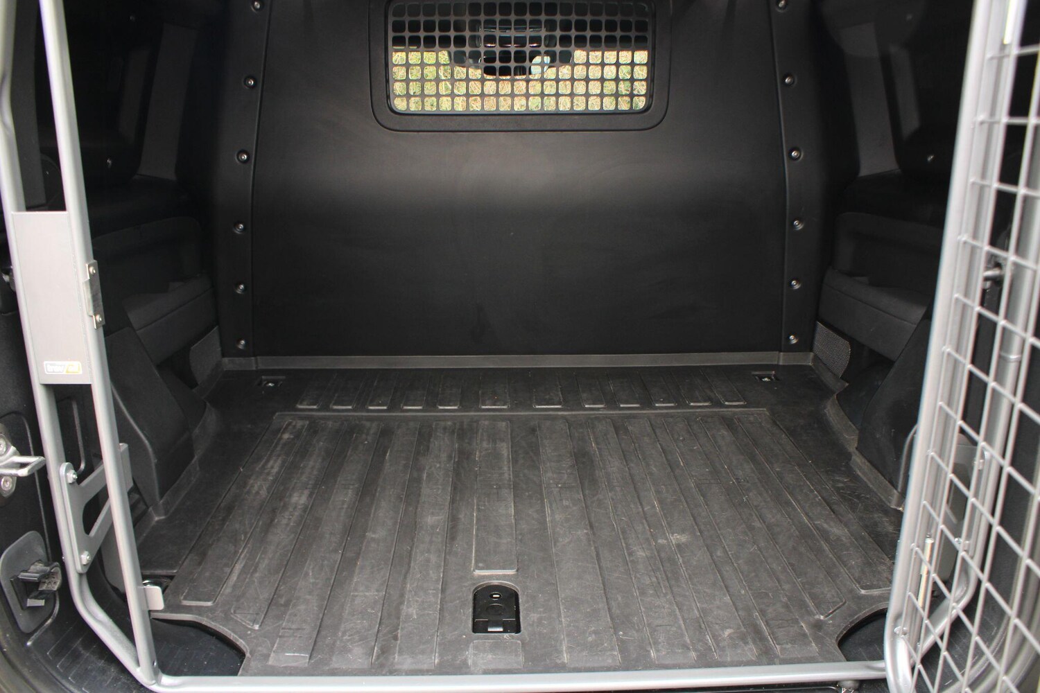 Used Land Rover Defender 90 for sale - 77549806: Photo 12