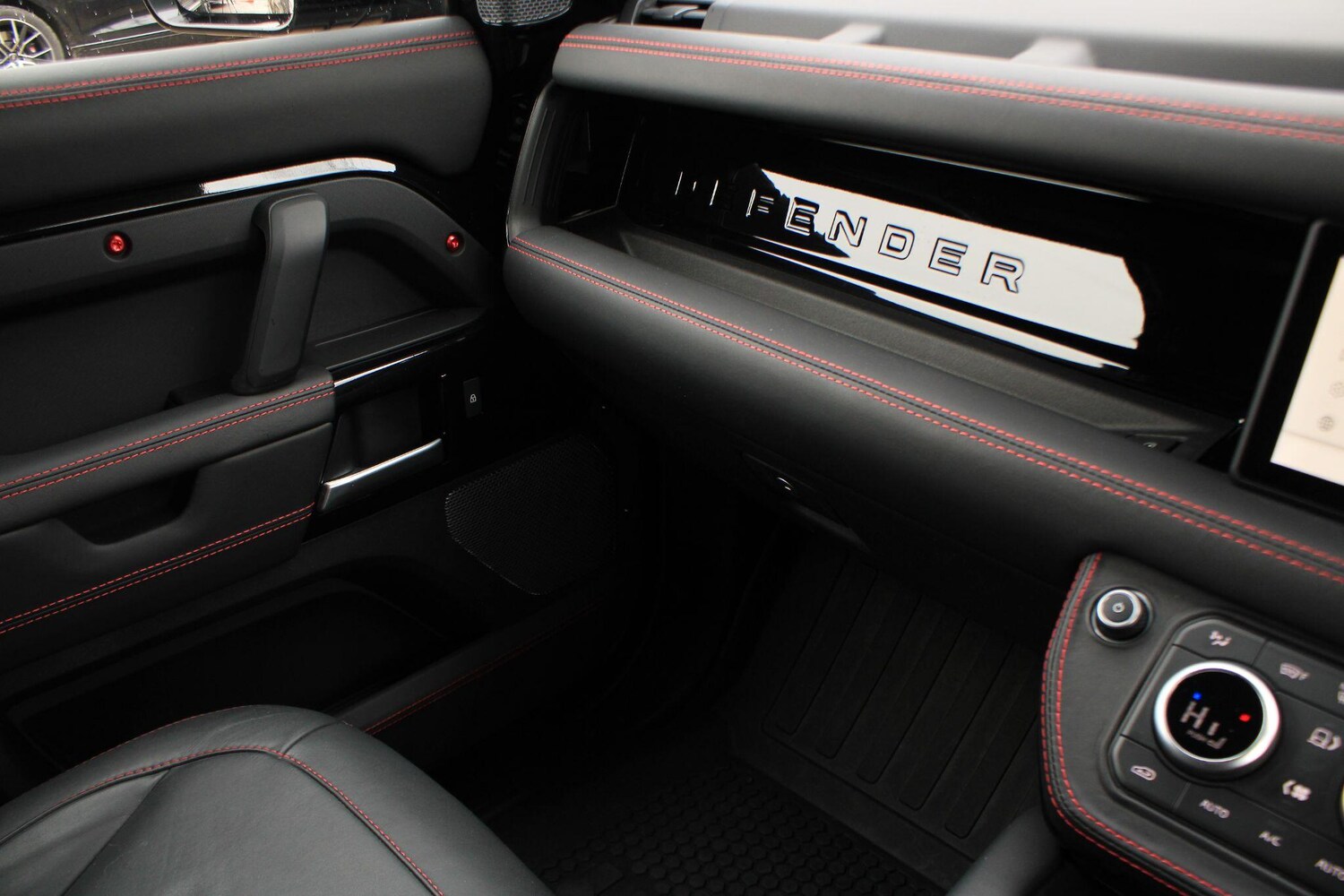 Used Land Rover Defender 90 for sale - 77549806: Photo 29