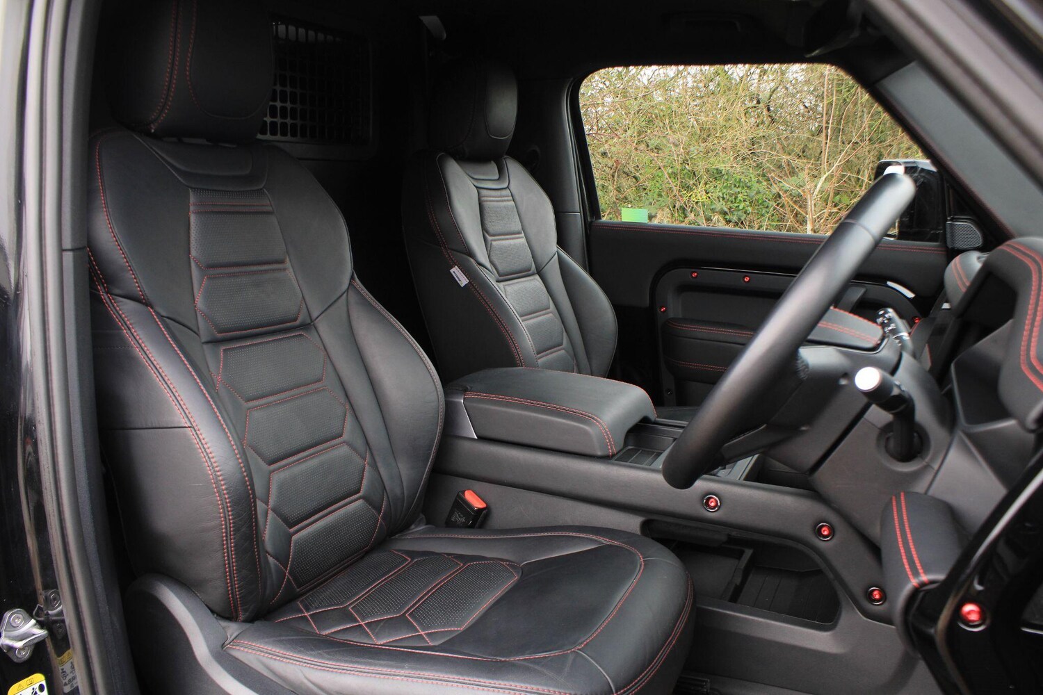 Used Land Rover Defender 90 for sale - 77549806: Photo 4