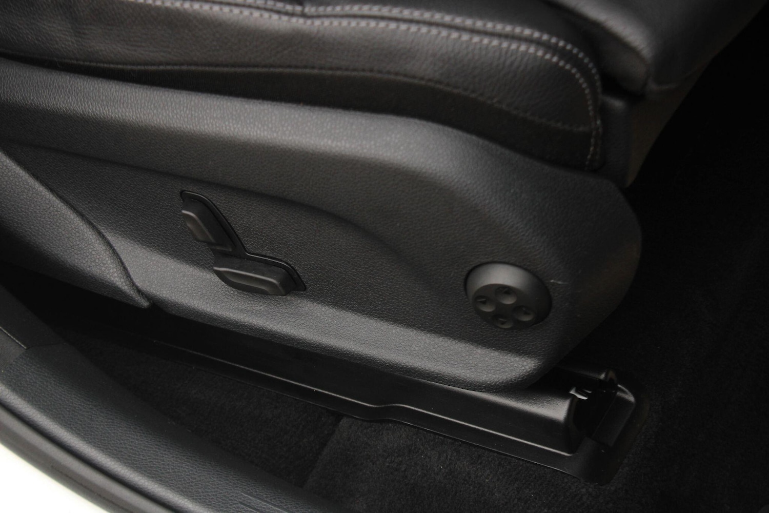 Used Mercedes-Benz GLC 2020 for sale - 77253998: Photo 30