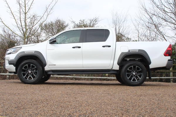 Used Toyota Hilux 2023 for sale - 73600205: Photo 16