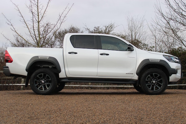 Used Toyota Hilux 2023 for sale - 73600205: Photo 2