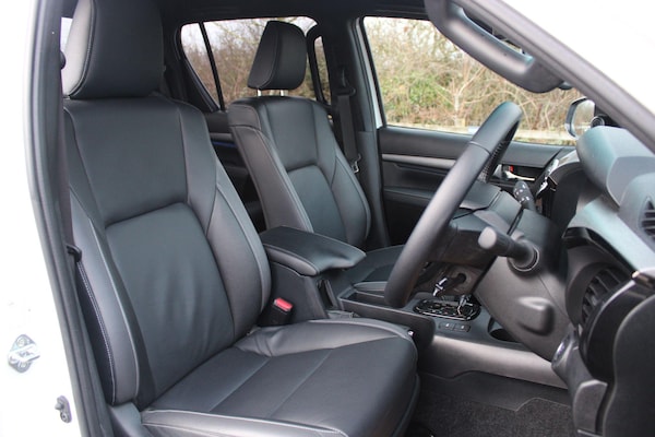 Used Toyota Hilux 2023 for sale - 73600205: Photo 4
