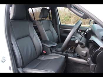Used Toyota Hilux 2023 for sale - 73600205: Photo
